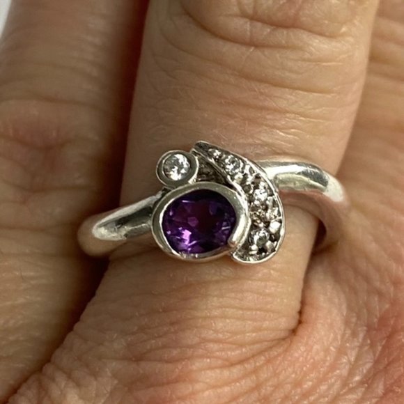 Sterling Silver 925 Oval Faceted Amethyst Modernist Ring Crystal Accents Size 6 - Picture 3 of 11